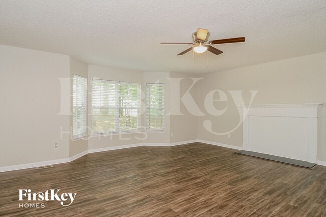 Photo - 944 Highland Glen Rd