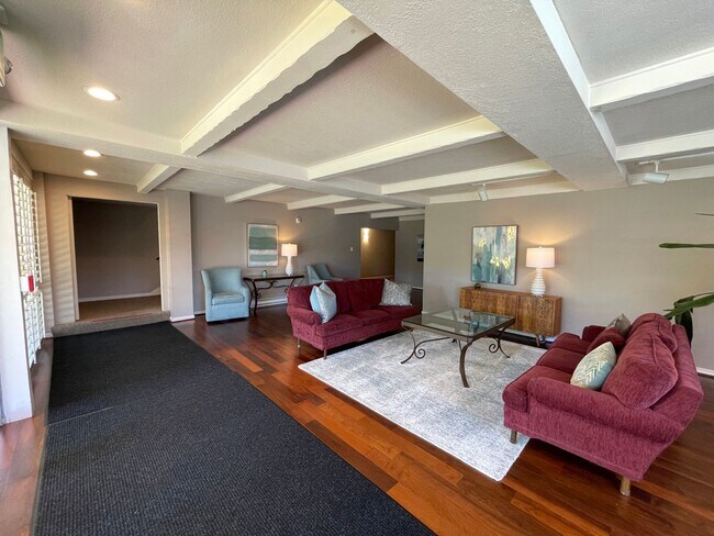 Photo - Comfortable Raleigh Park Plaza Condo with ...