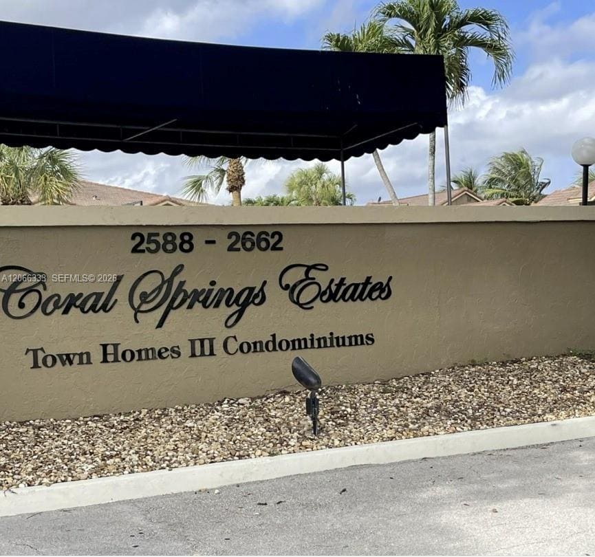Photo - 2596 Riverside Dr Unit 2596