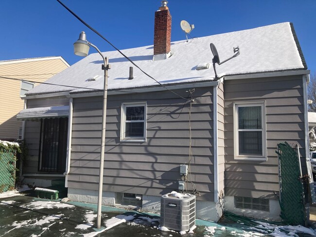 Photo - 870 Frederick Blvd