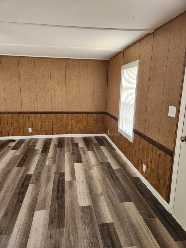 Photo - 908 Bernard Ln