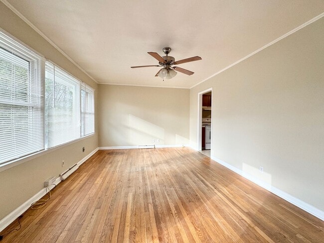 Photo - 2902 Holmes Rd