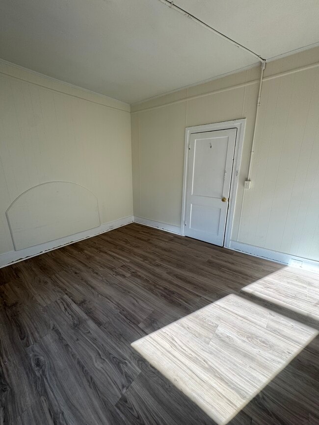 1st bedroom - 509 Walnut St Unit A