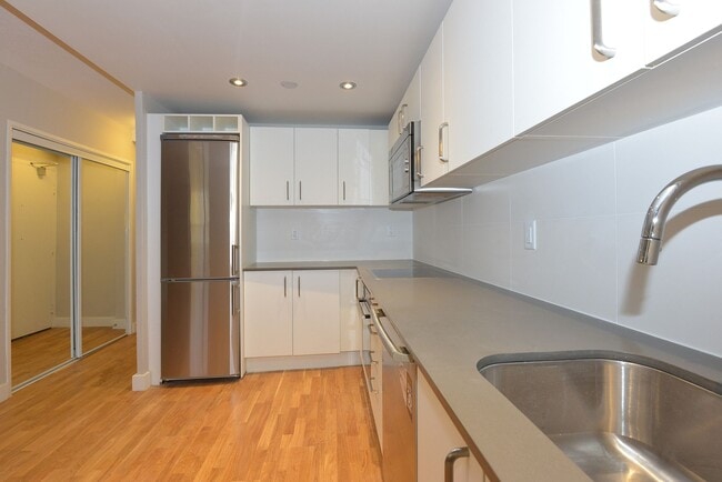 Photo - 230 Oak St Unit 115