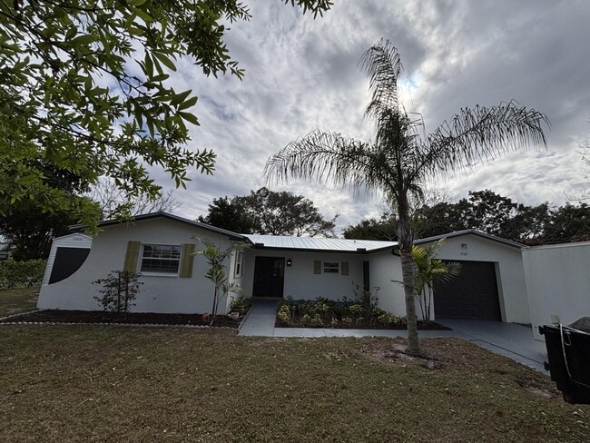 Photo - 1160 E 12th St