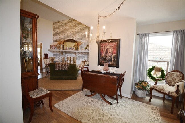 Photo - 323 E Main St