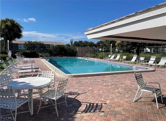 Building Photo - 9580 Victoria Ln Unit A102