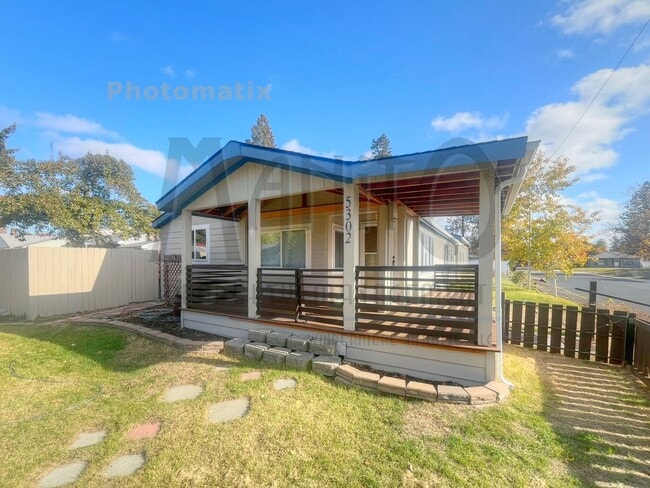 Photo - **COMING SOON** Spacious Modern 2 Bedroom ...