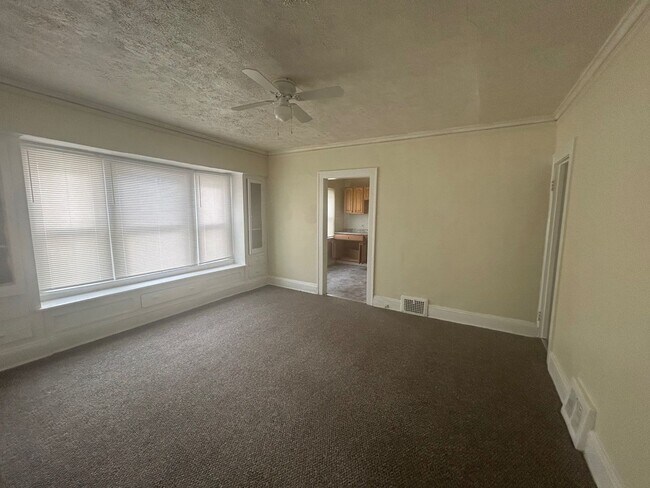 Photo - 3374 E 128th St Unidad 1