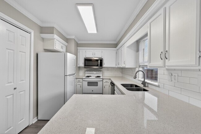 Building Photo - 1221 Cedar Post Ln Unit 4B