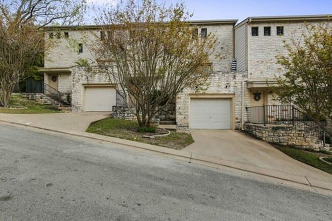 Building Photo - Great Townhouse in Great Hills / Arboretum...