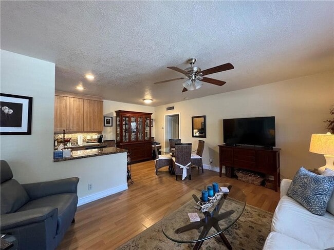 Building Photo - 1423 Holly Heights Dr Unit 7