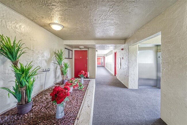 Photo - 13618 Greenfield Dr Unidad 405