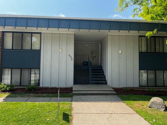 Photo - 402 Hill St