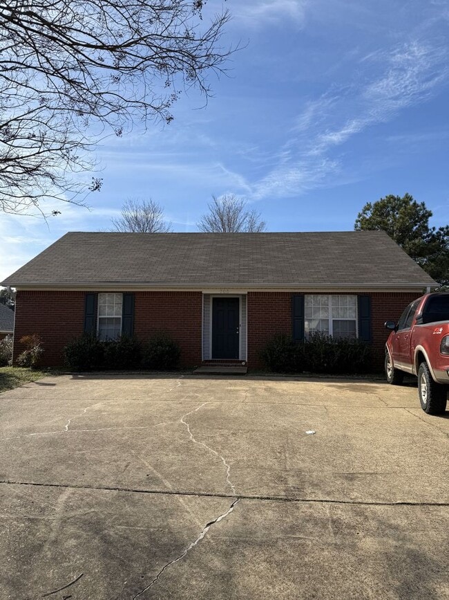 705 Battle Ln