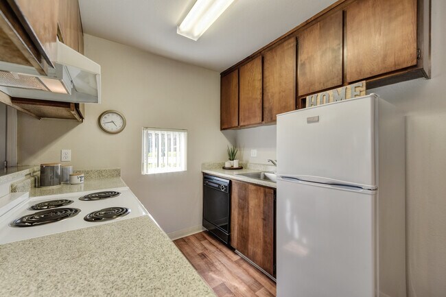 Cove - Kitchen - Marina Village West