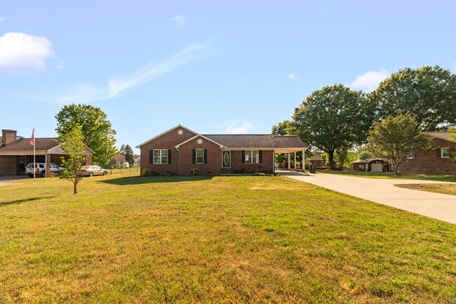 Photo - Beautifully Updated 3 bedroom, 2 bathroom Brick Ranch in Lexington