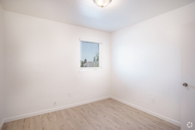 3 habitaciones, 1 baño - 755 pies cuadrados - Dormitorio - 1930 Channing Way