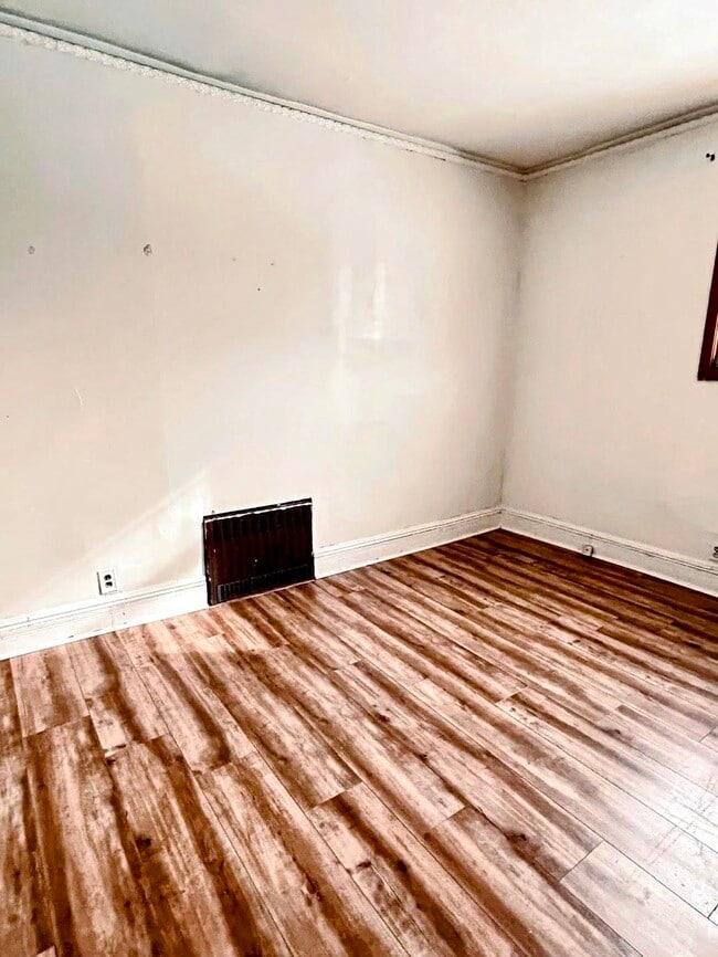 Photo - 75-77-77 Highwood Terrace