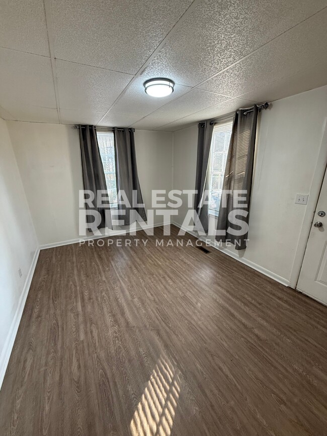 Photo - 2 W Tuscaloosa Ave