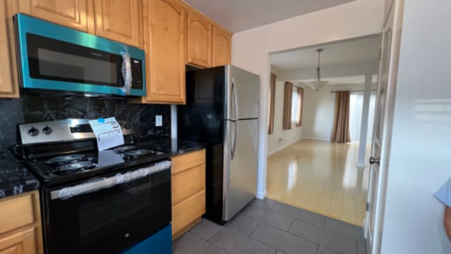 Photo - 2090 Aldengate Way