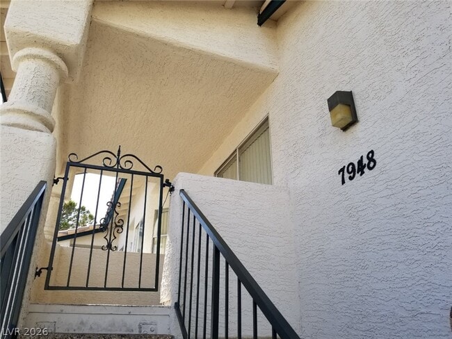 Building Photo - 7948 Decker Canyon Dr Unit 201