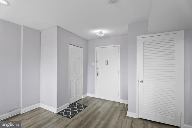 Building Photo - 5340 Holmes Run Pkwy Unit 917