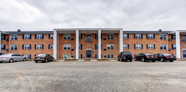 Photo - Town & Country Apartments