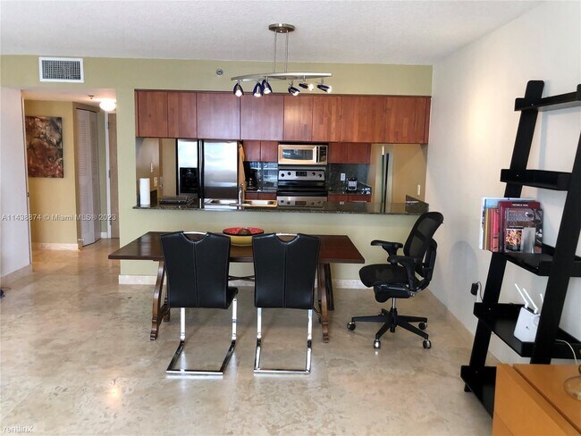 Photo - 1 br, 1 bath Condo - 1200 Brickell Bay Dr ... Unidad Apt 2622
