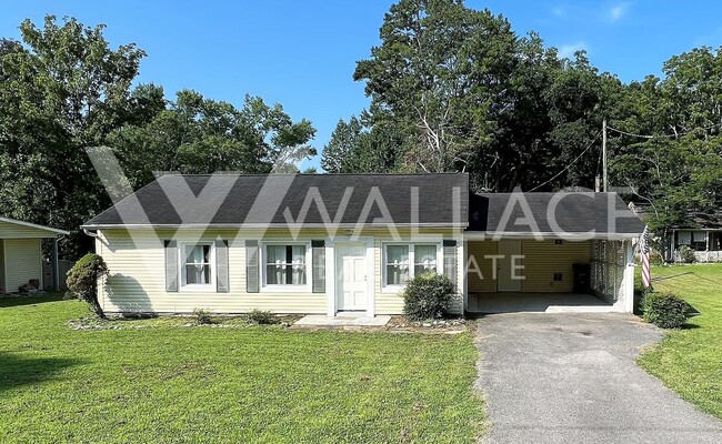Building Photo - NO STEPS...RANCHER HOME LOCATED IN FOUNTAI...