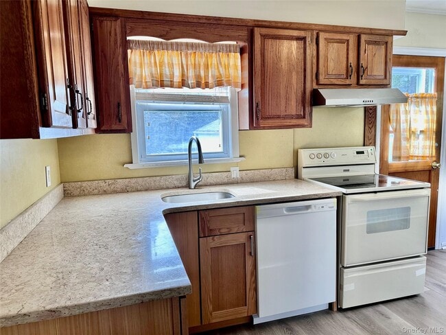 Photo - 484 Chelsea Rd