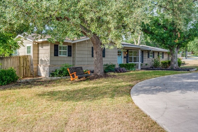 Photo - TERRELL HILLS 3-BEDROOM, SINGLE STORY