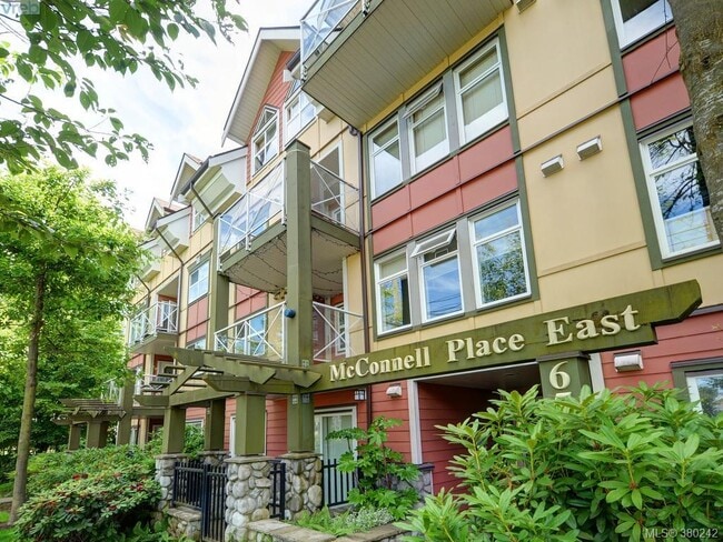 Photo - 409-655 Goldstream Ave