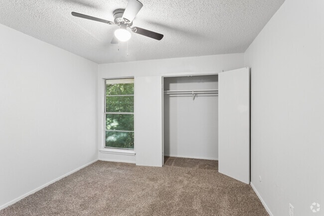 2BR, 1BA - 905SF - B1 - Second Bedroom