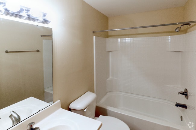 1BR, 1BA - 704 SF - Covered Bridge