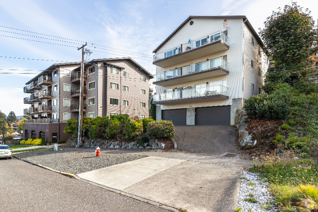 Building Photo - 628 N State St Unit 1 Rental