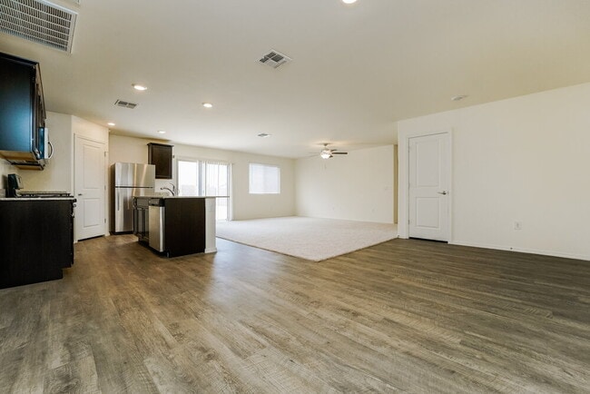 7535 W Jeffrey Rd