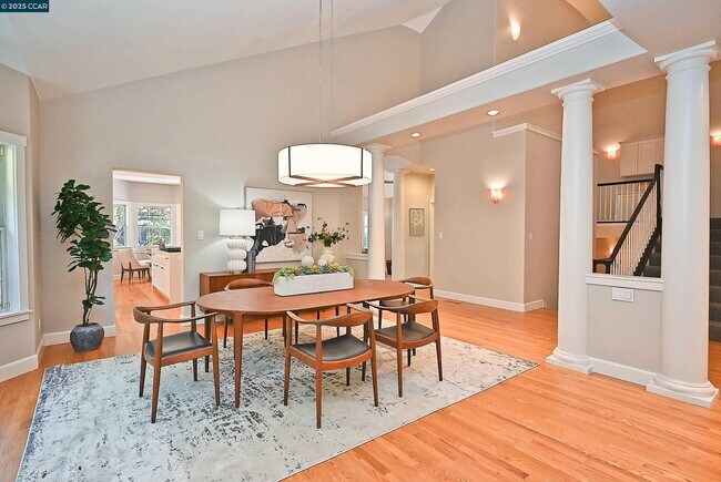 Photo - 421 Twin Oaks Ln