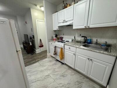 Building Photo - 877 Beacon St