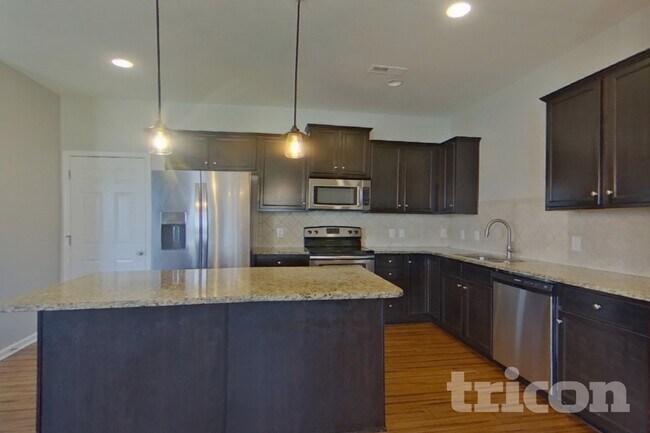 Photo - 1048 Silverberry St