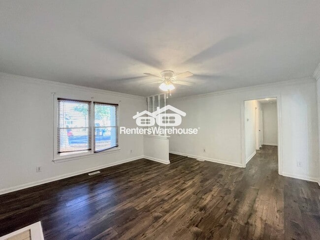 Photo - 411 Linkenborough Dr