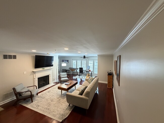 Building Photo - 3201 Lenox Rd NE Unit 2