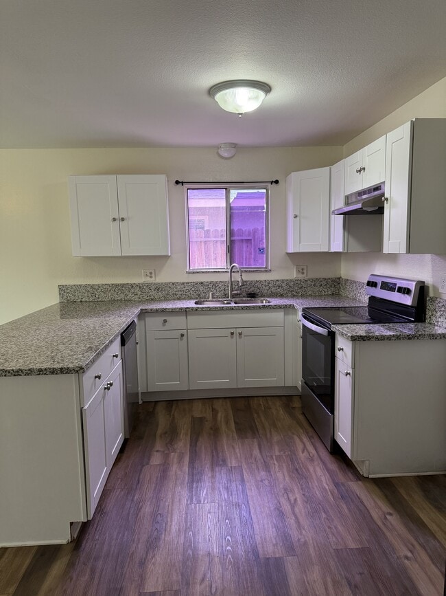 Photo - 683 Alpine Ave