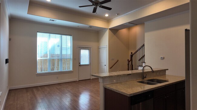 Photo - 902 W 20th St