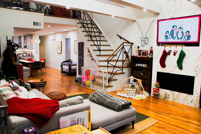 Photo - 1023 N Winchester Ave Unit 2