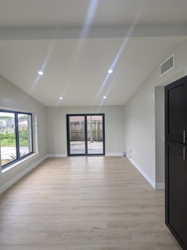 Photo - 630 SE 3rd Pl