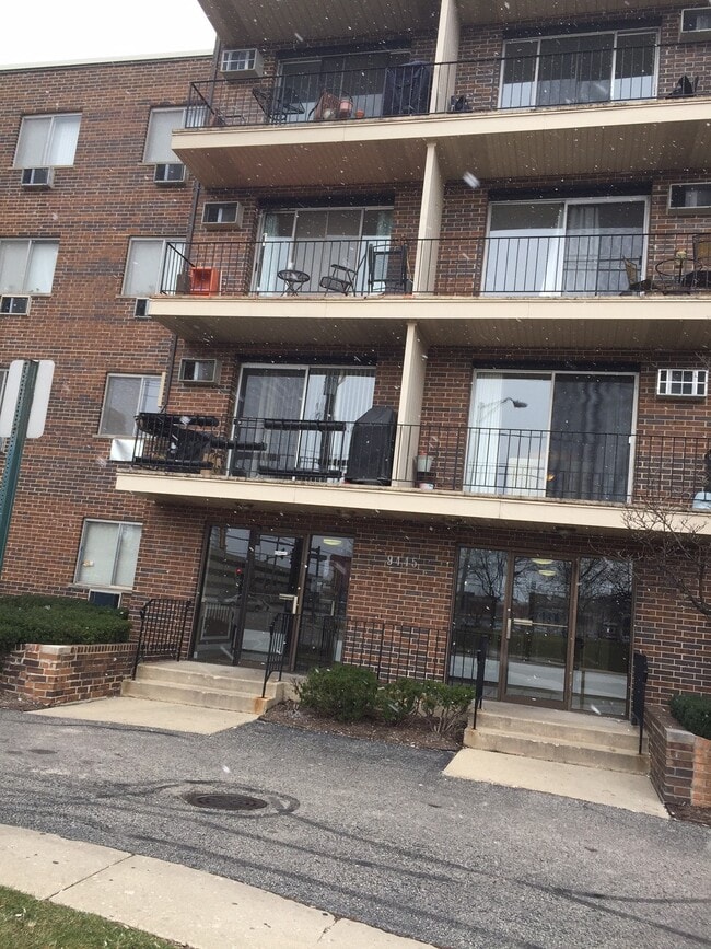 Photo - 9445 Kenton Ave Unidad 401 Rental