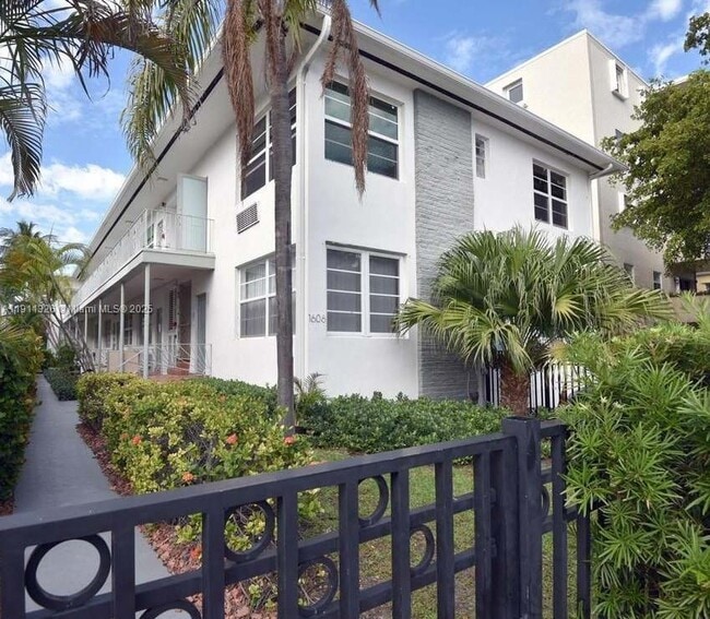 Building Photo - 1606 Jefferson Ave Unit 6