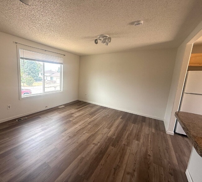 Building Photo - Spacious 4 Bedroom Home in Meadowood Neighborhood in East Aurora and Minutes to Buckley SFB