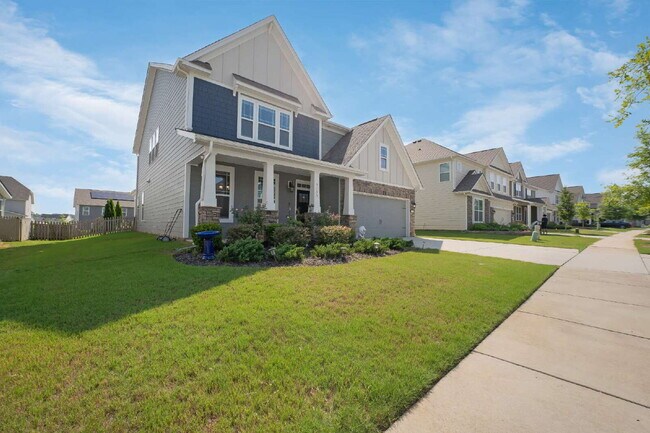 Photo - Beautiful Upscale Executive Home with Pool 4B/3Bth with 3,100 sqft